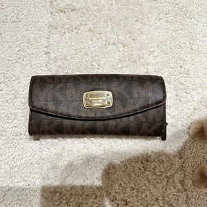 Michael kors slim flap wallet
